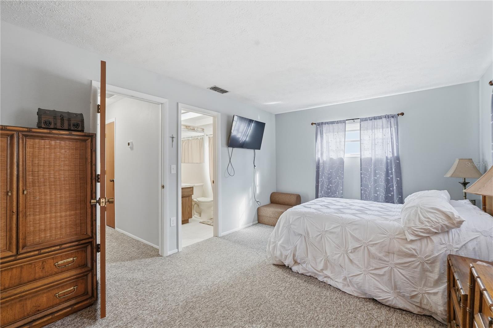 EMBASSY HILLS - Residential