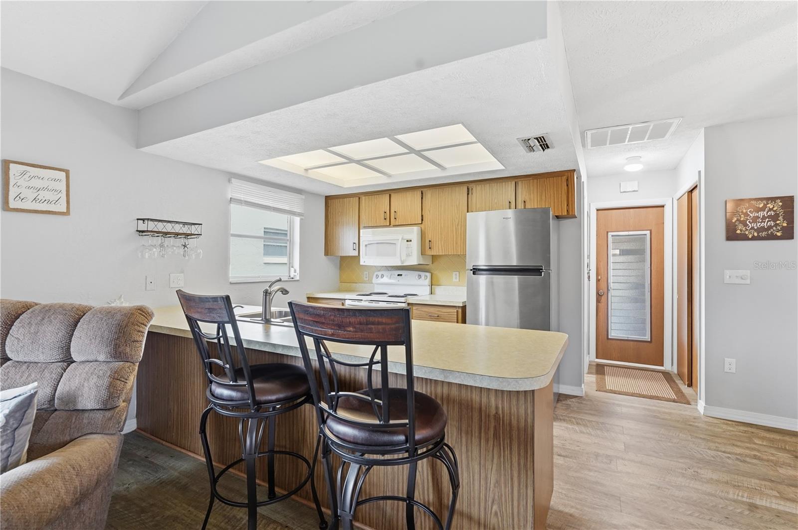 EMBASSY HILLS - Residential