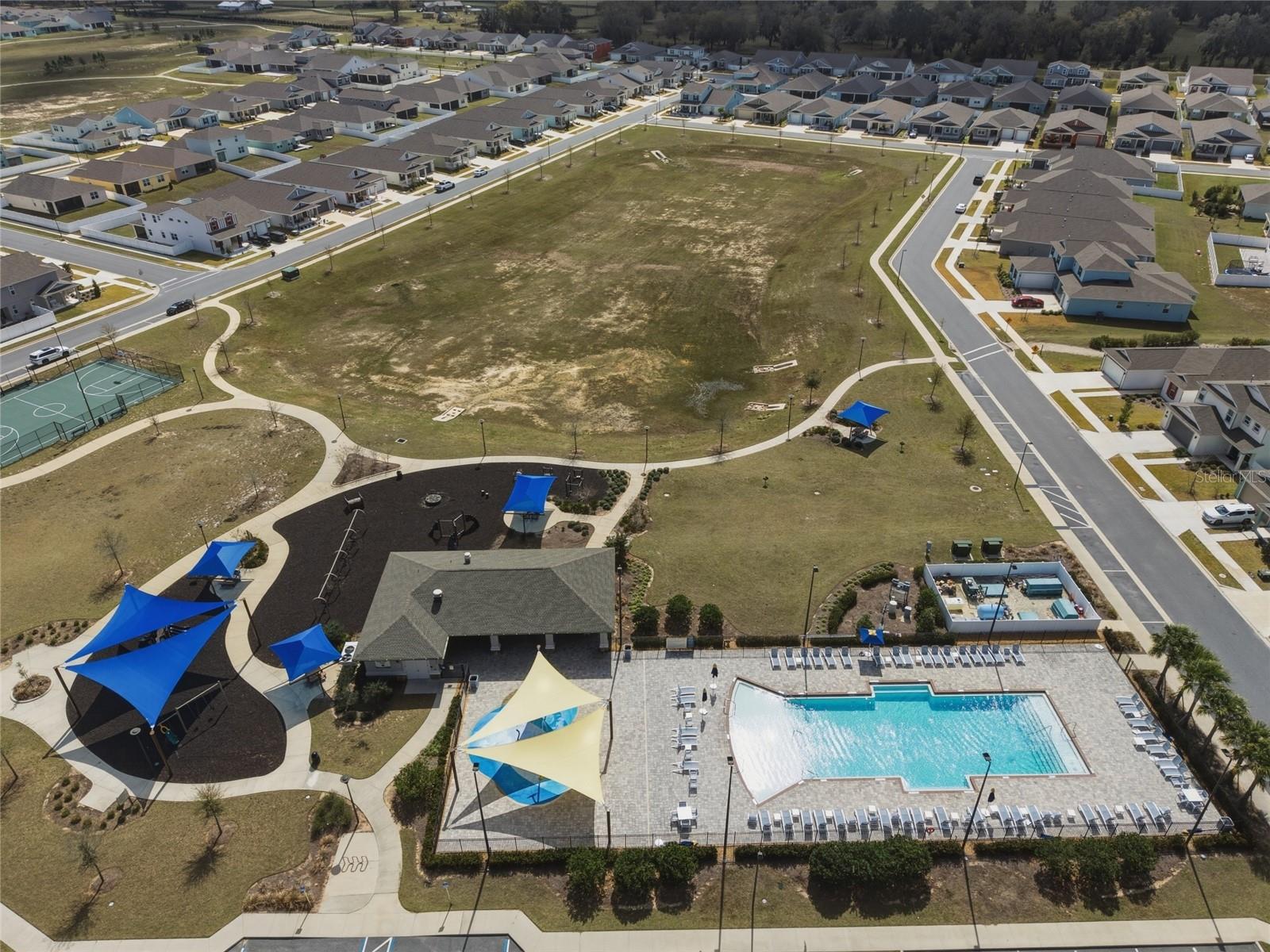 CALESA TOWNSHIP ROAN HILLS PH - Residential