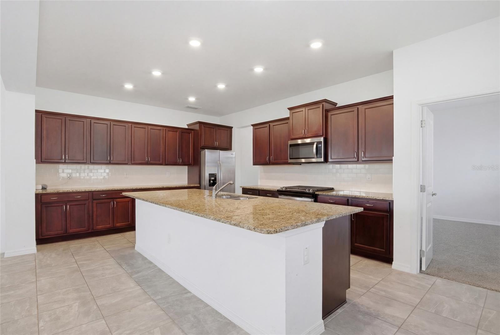 CALESA TOWNSHIP ROAN HILLS PH - Residential