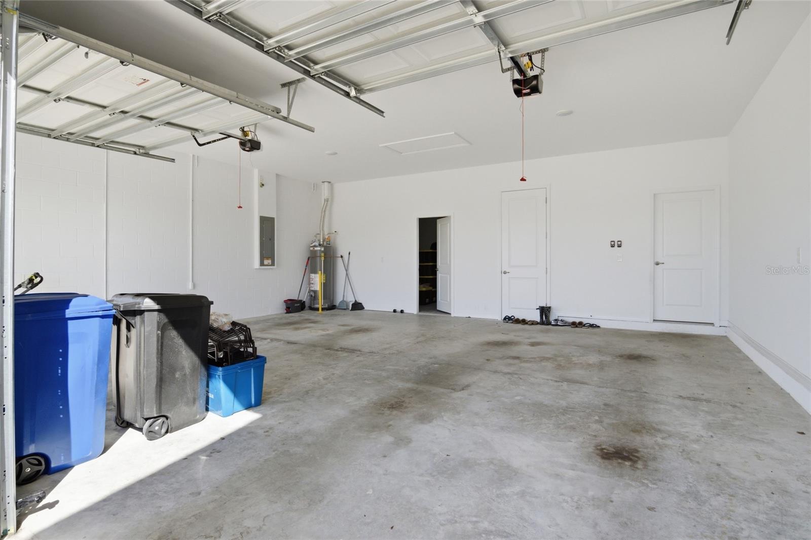 CALESA TOWNSHIP ROAN HILLS PH - Residential