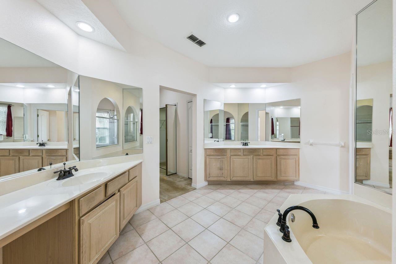 UNIVERSITY ESTATES UNIT 2 - Residential