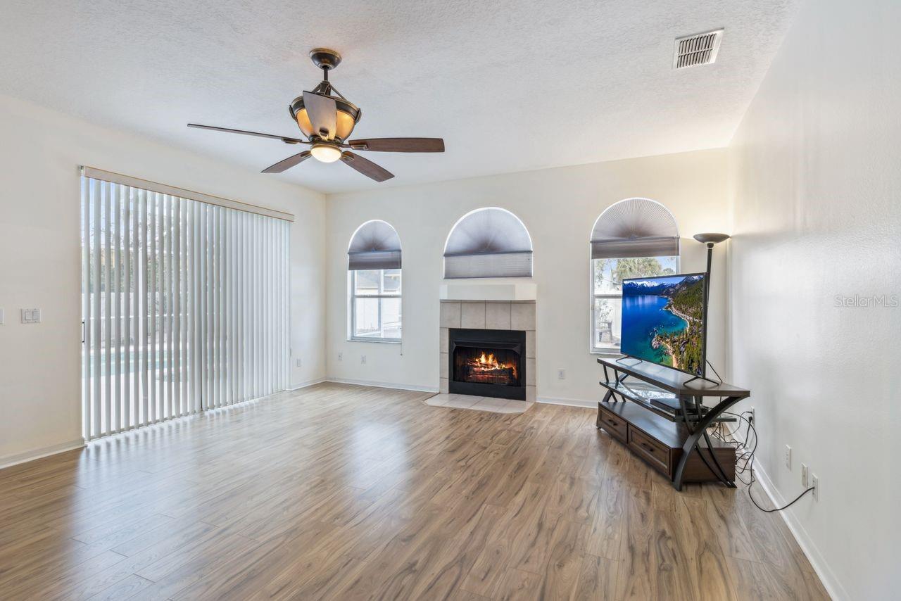 UNIVERSITY ESTATES UNIT 2 - Residential