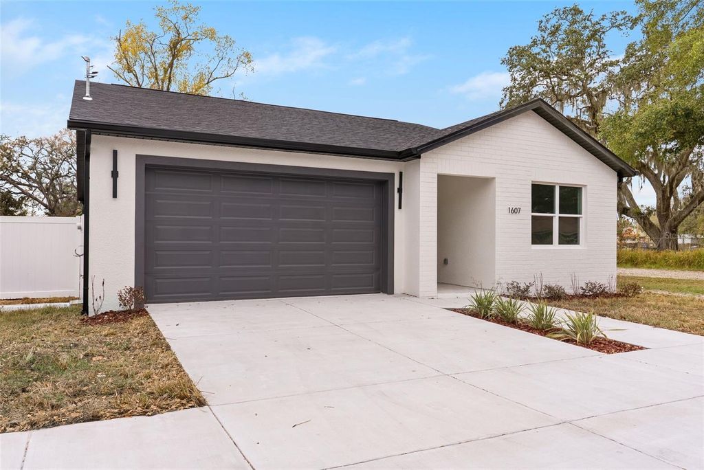 Photo of 1607 E Ida Street, Tampa, FL 33610 (MLS # TB8479429)