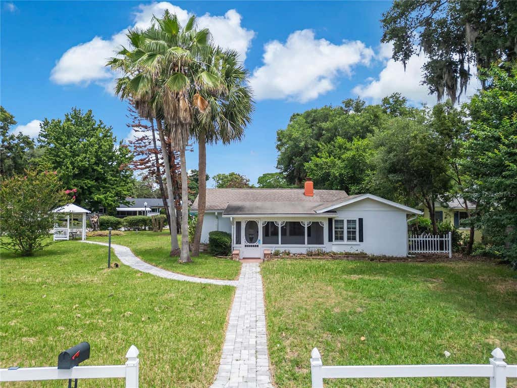 Photo of 1635 Gertrude Place, Mount Dora, FL 32757 (MLS # O6415401)