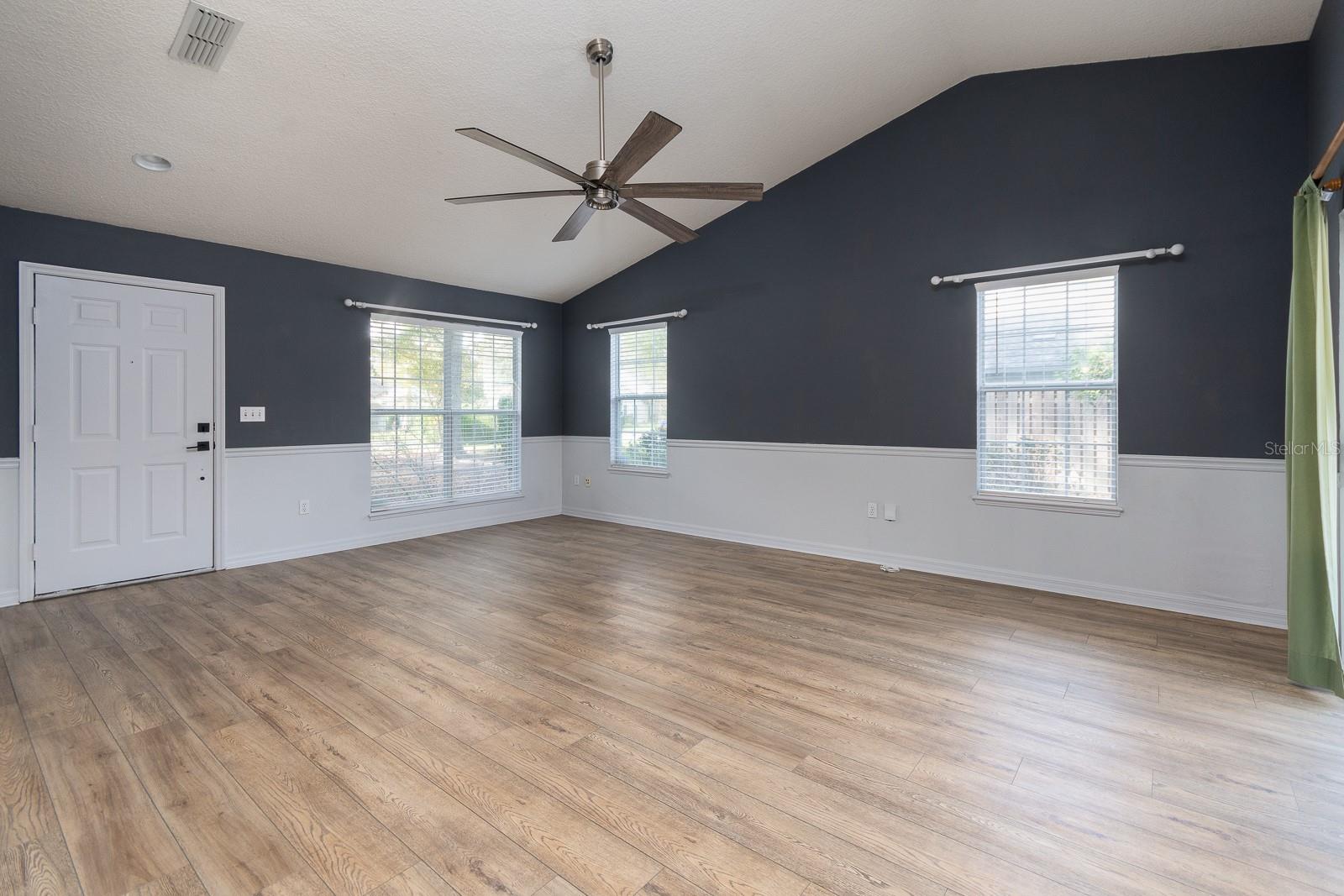 MENTONE - Residential Lease