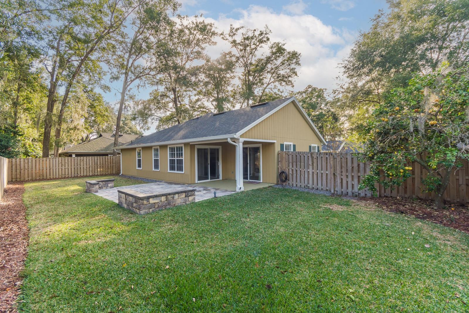 MENTONE - Residential Lease