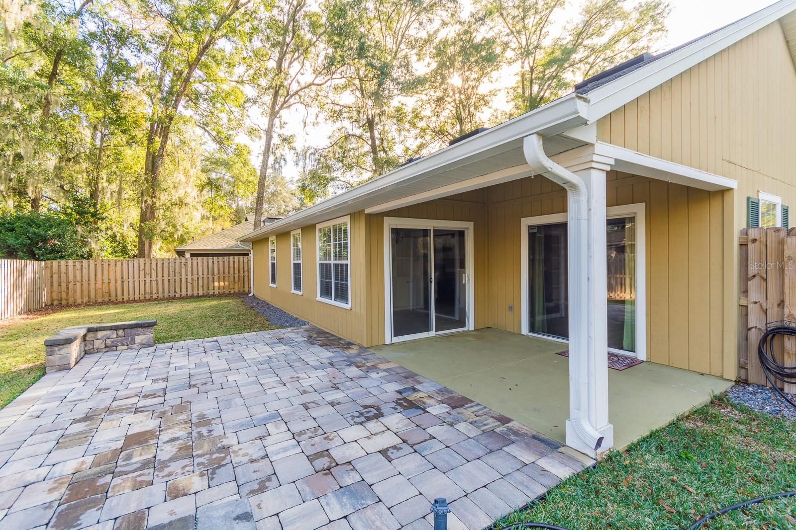 MENTONE - Residential Lease