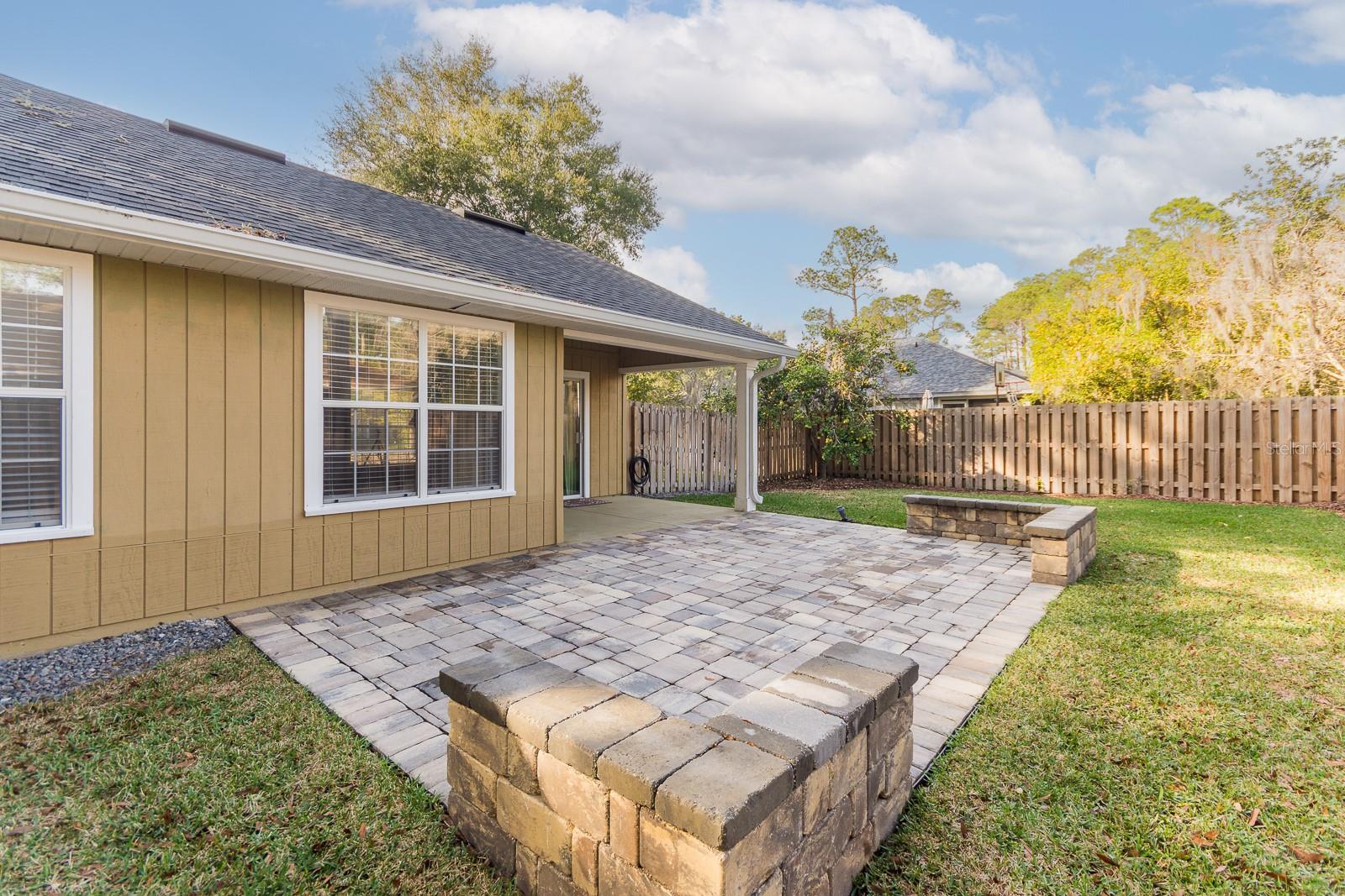 MENTONE - Residential Lease