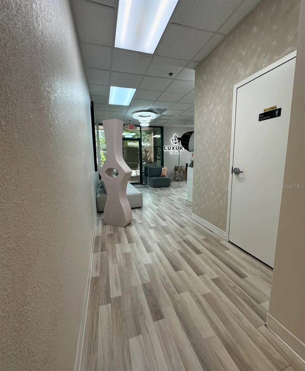 DREWTINA COMMERCE CENTER - Commercial Lease