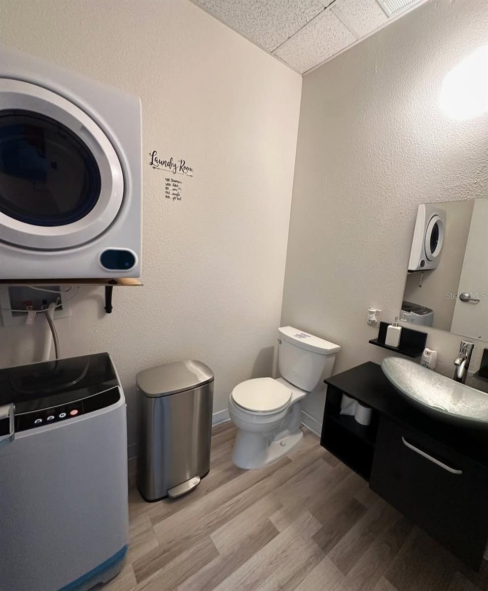 DREWTINA COMMERCE CENTER - Commercial Lease