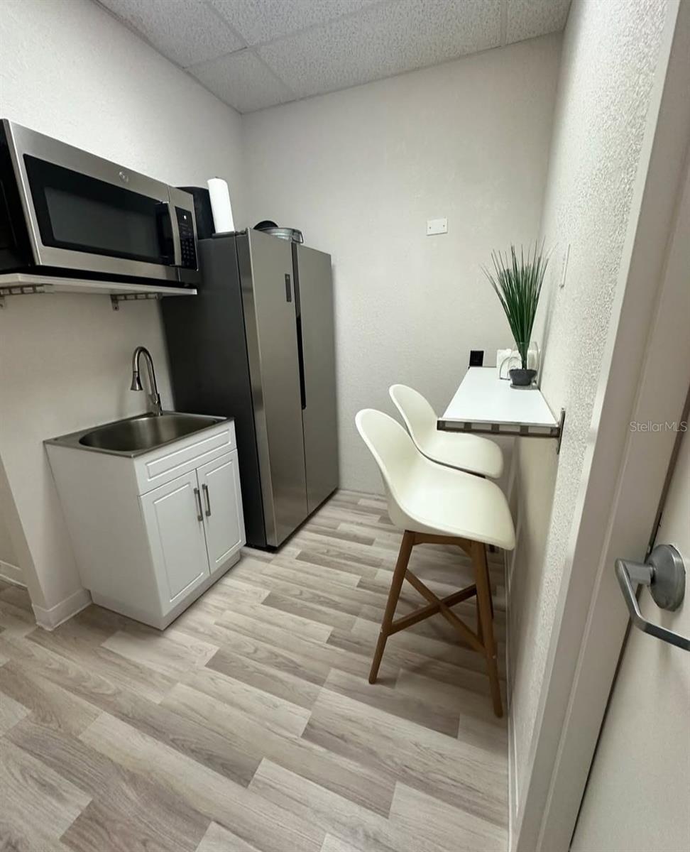 DREWTINA COMMERCE CENTER - Commercial Lease