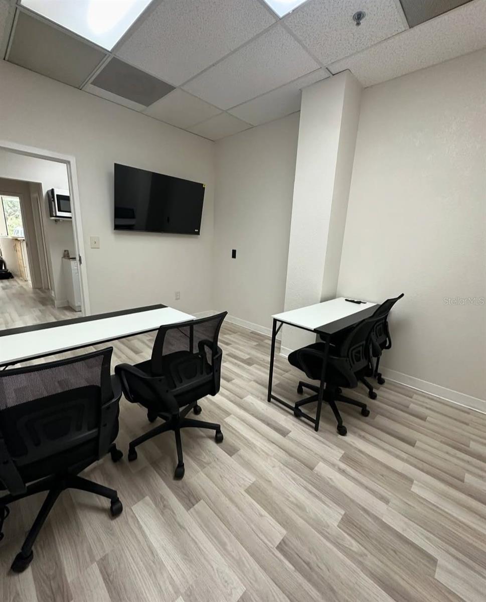 DREWTINA COMMERCE CENTER - Commercial Lease