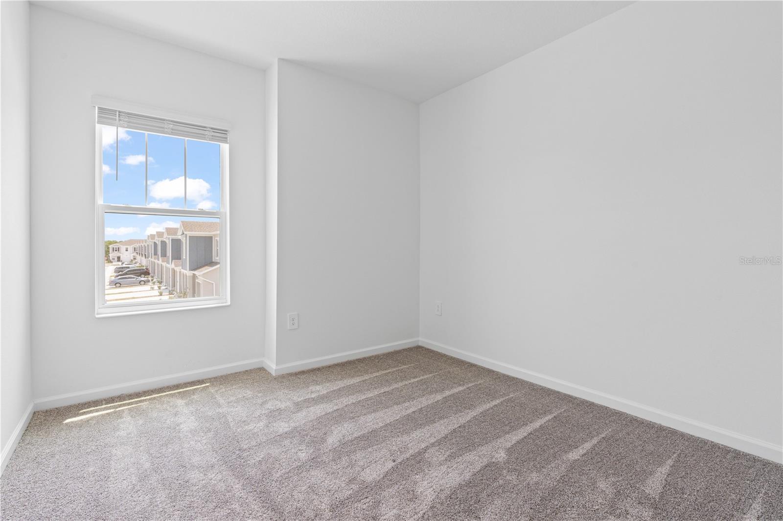 CHATEAU/ASTONIA - Residential Lease