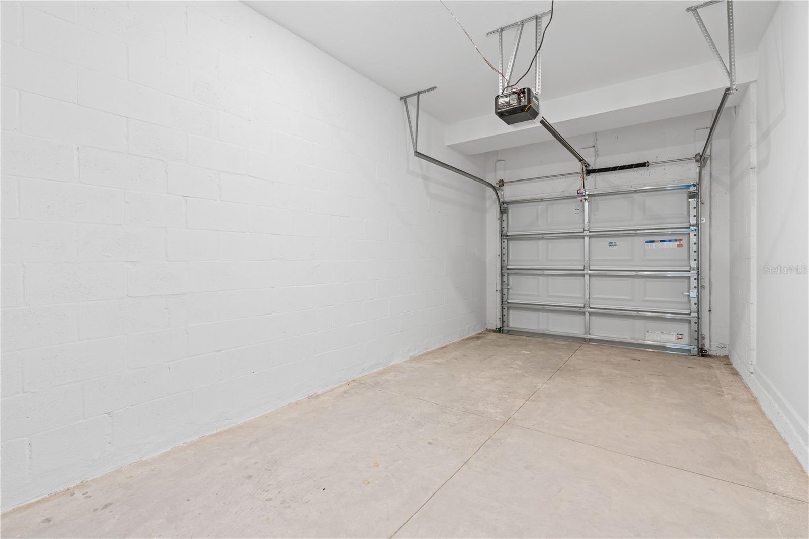 CHATEAU/ASTONIA - Residential Lease