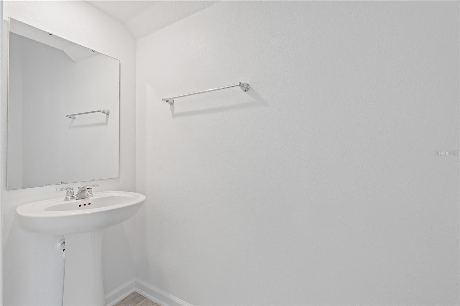 CHATEAU/ASTONIA - Residential Lease