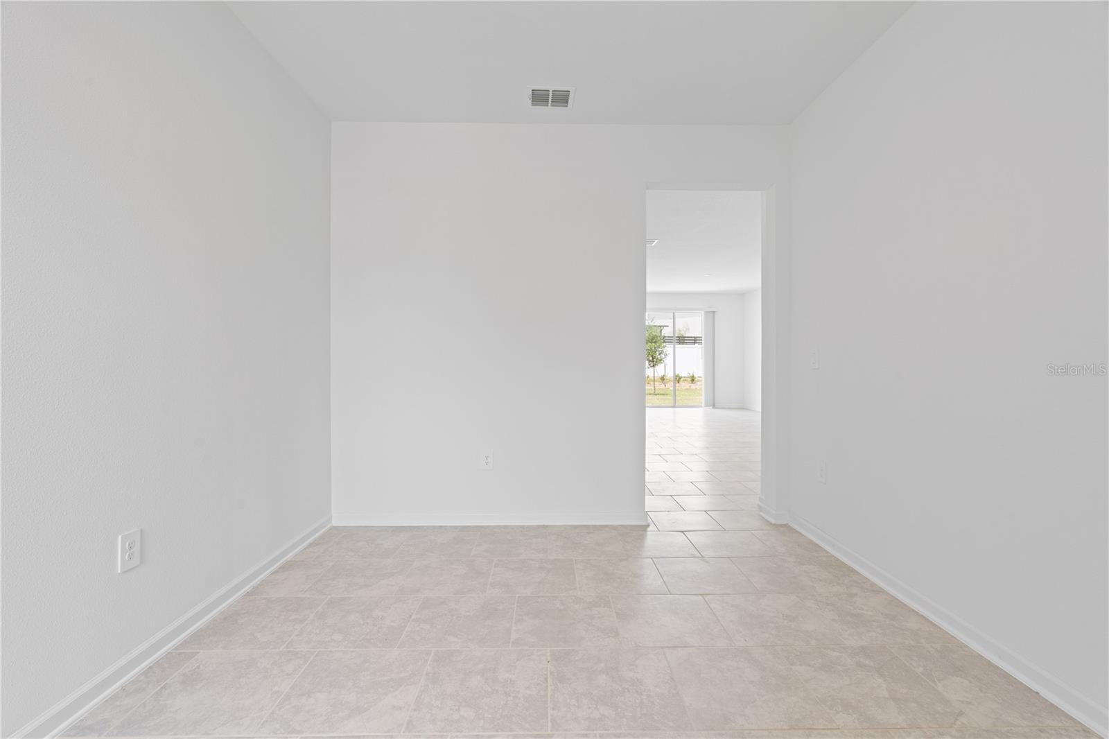 CHATEAU/ASTONIA - Residential Lease