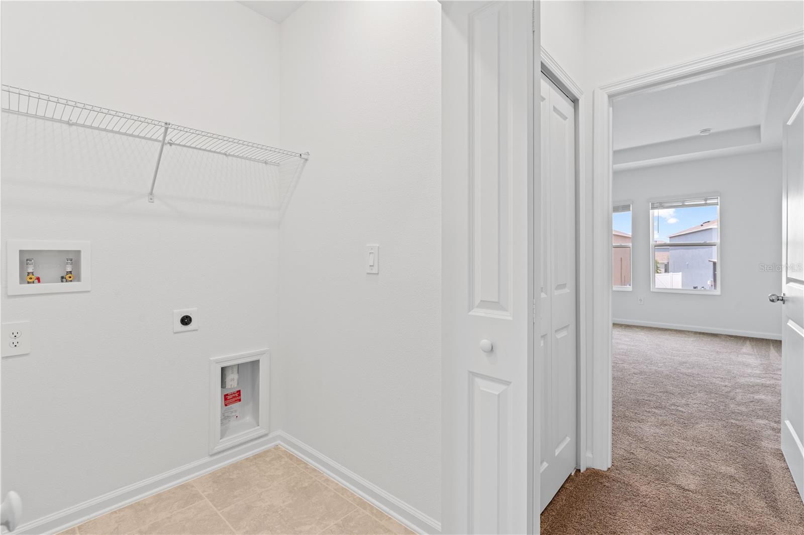 CHATEAU/ASTONIA - Residential Lease