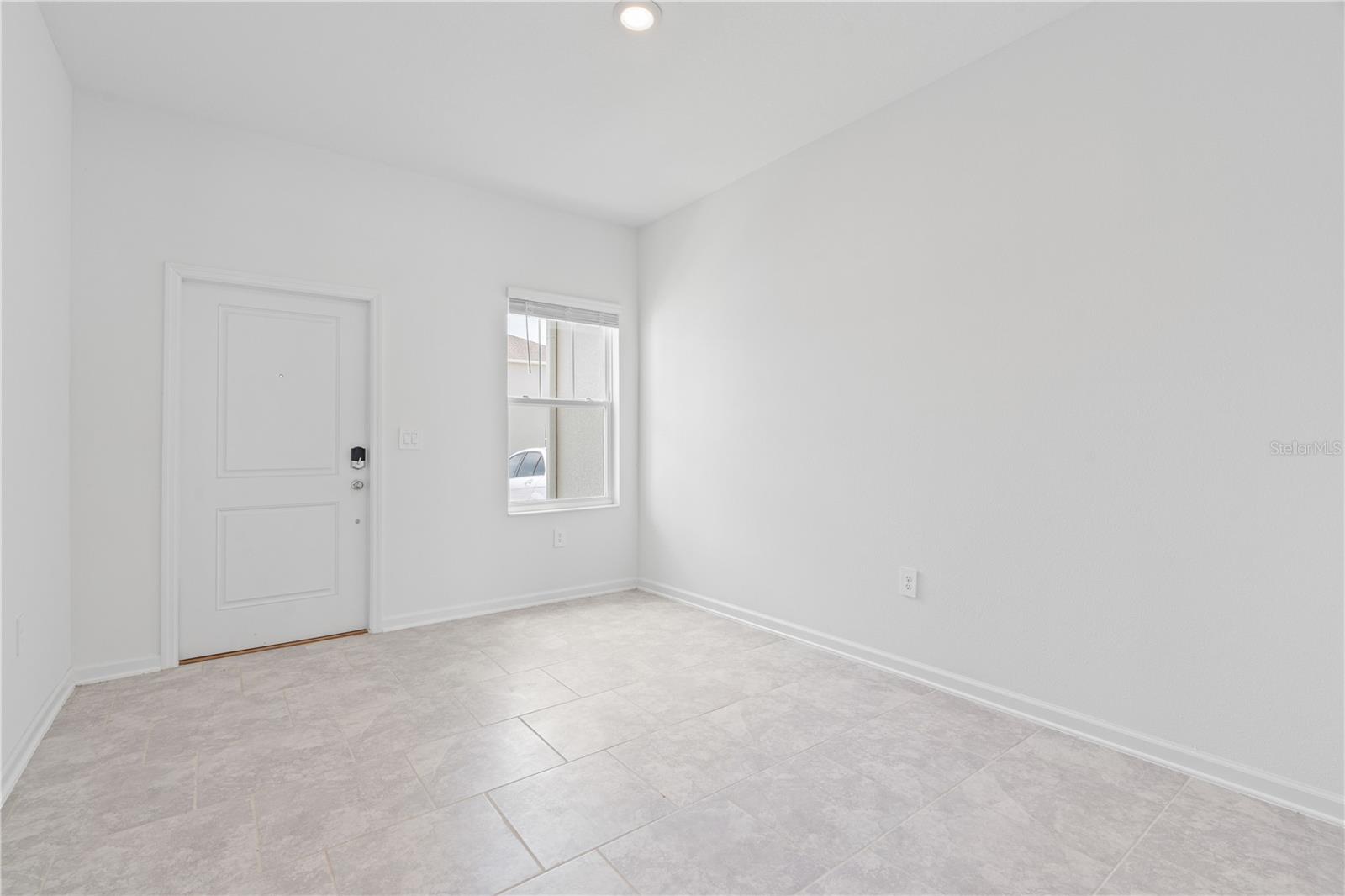 CHATEAU/ASTONIA - Residential Lease