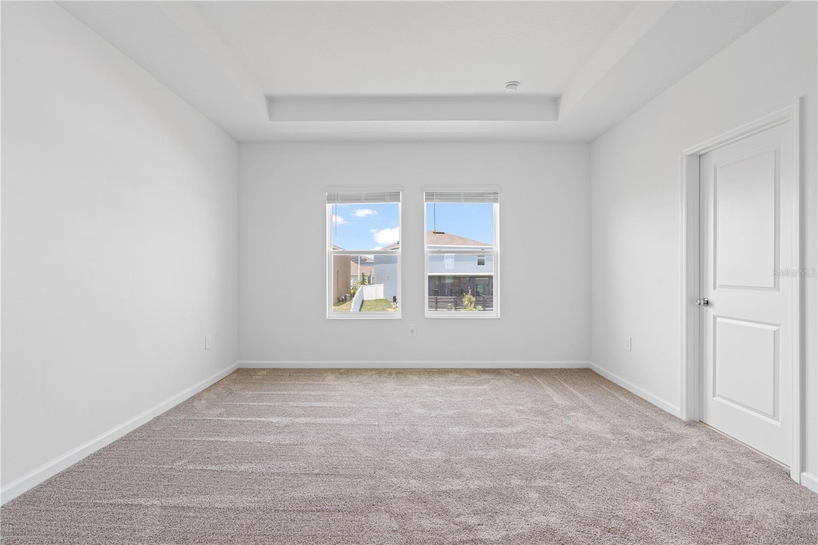 CHATEAU/ASTONIA - Residential Lease