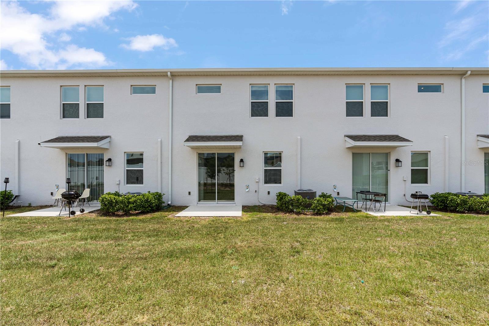 CHATEAU/ASTONIA - Residential Lease