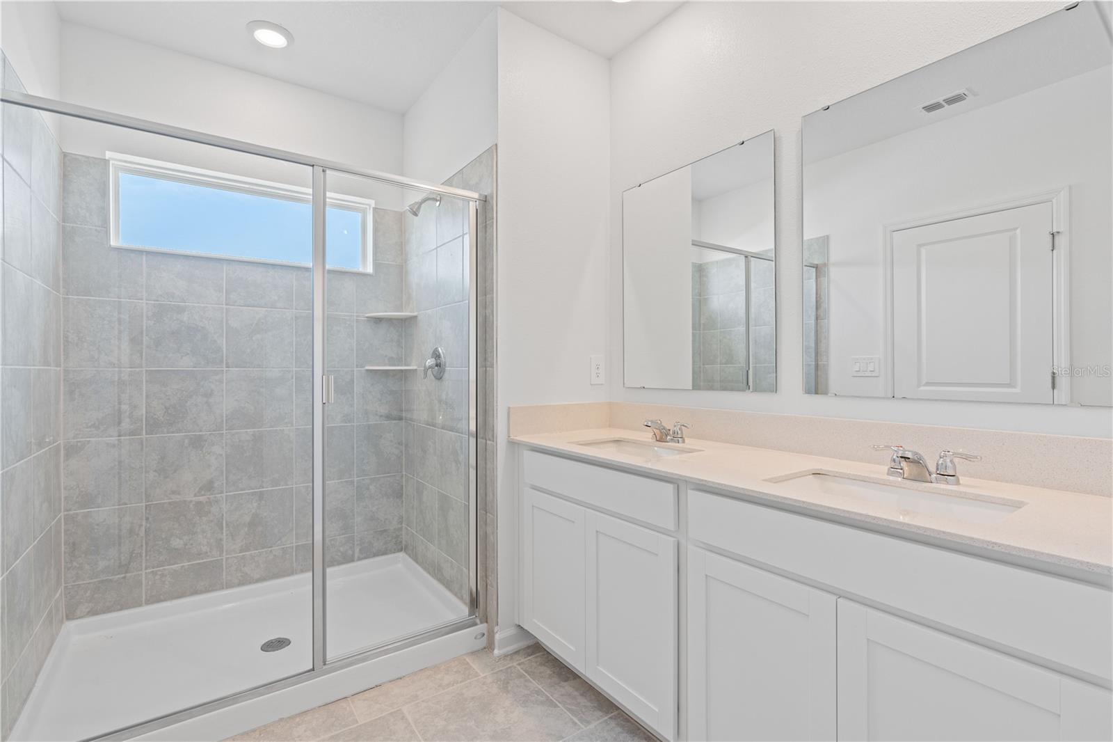 CHATEAU/ASTONIA - Residential Lease