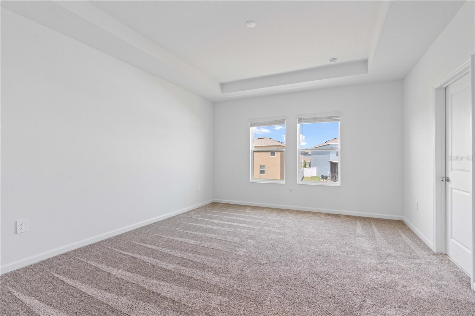 CHATEAU/ASTONIA - Residential Lease