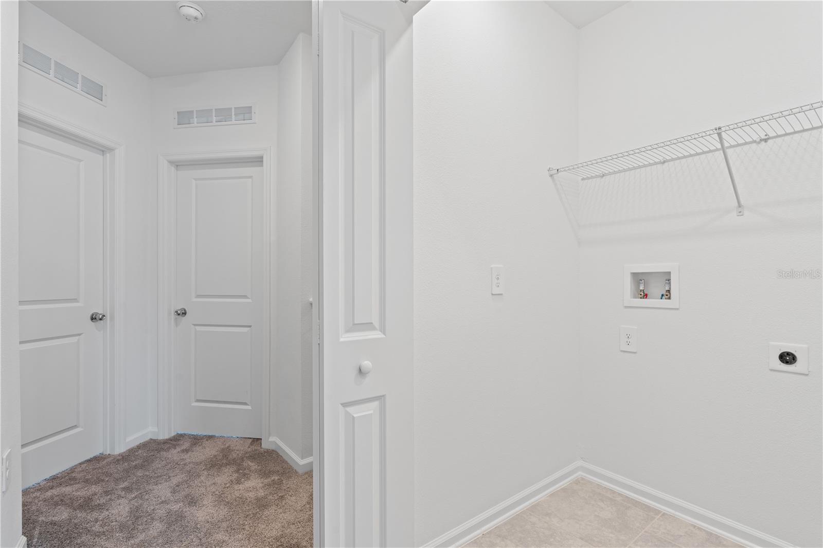 CHATEAU/ASTONIA - Residential Lease