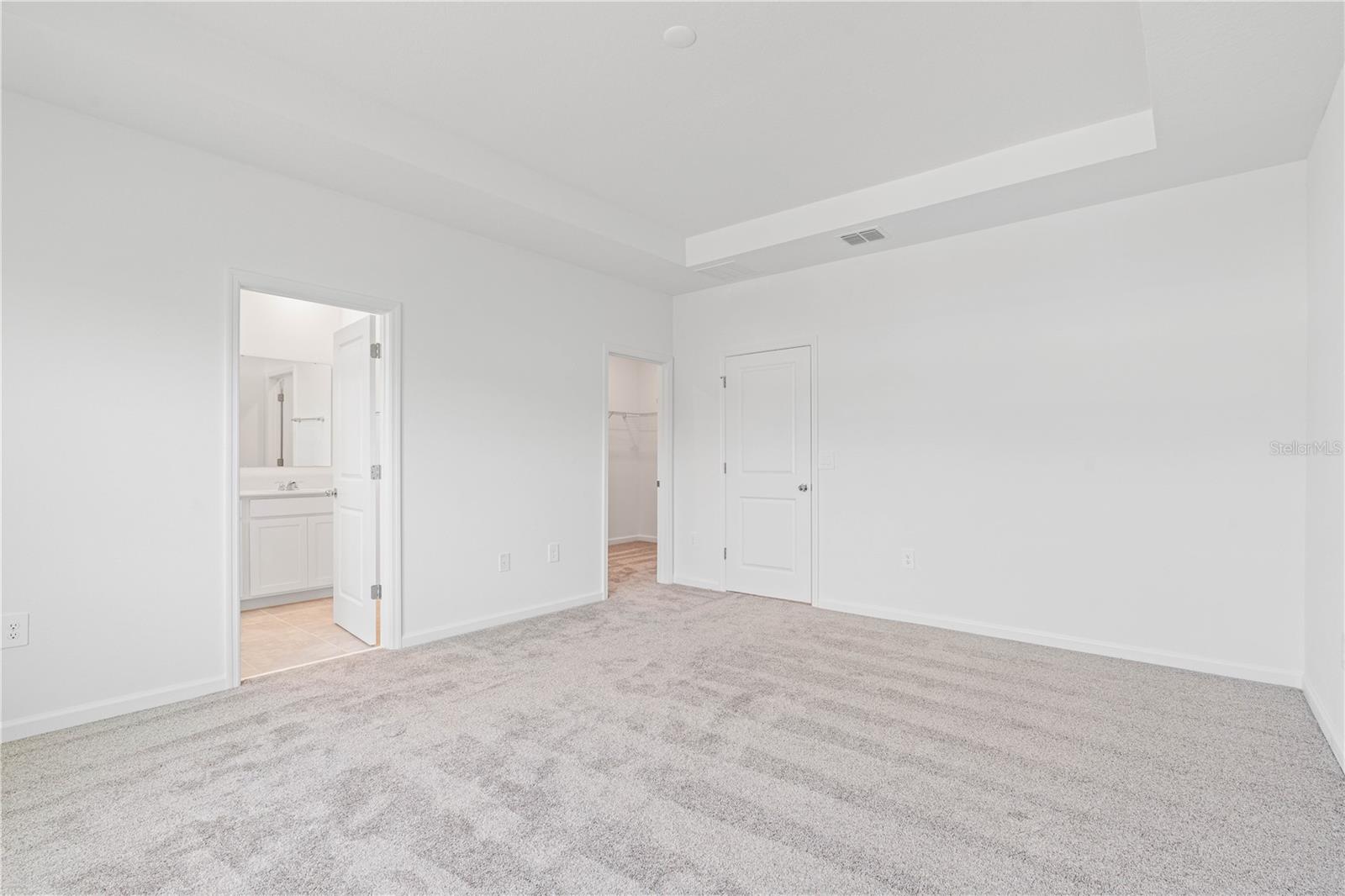 CHATEAU/ASTONIA - Residential Lease