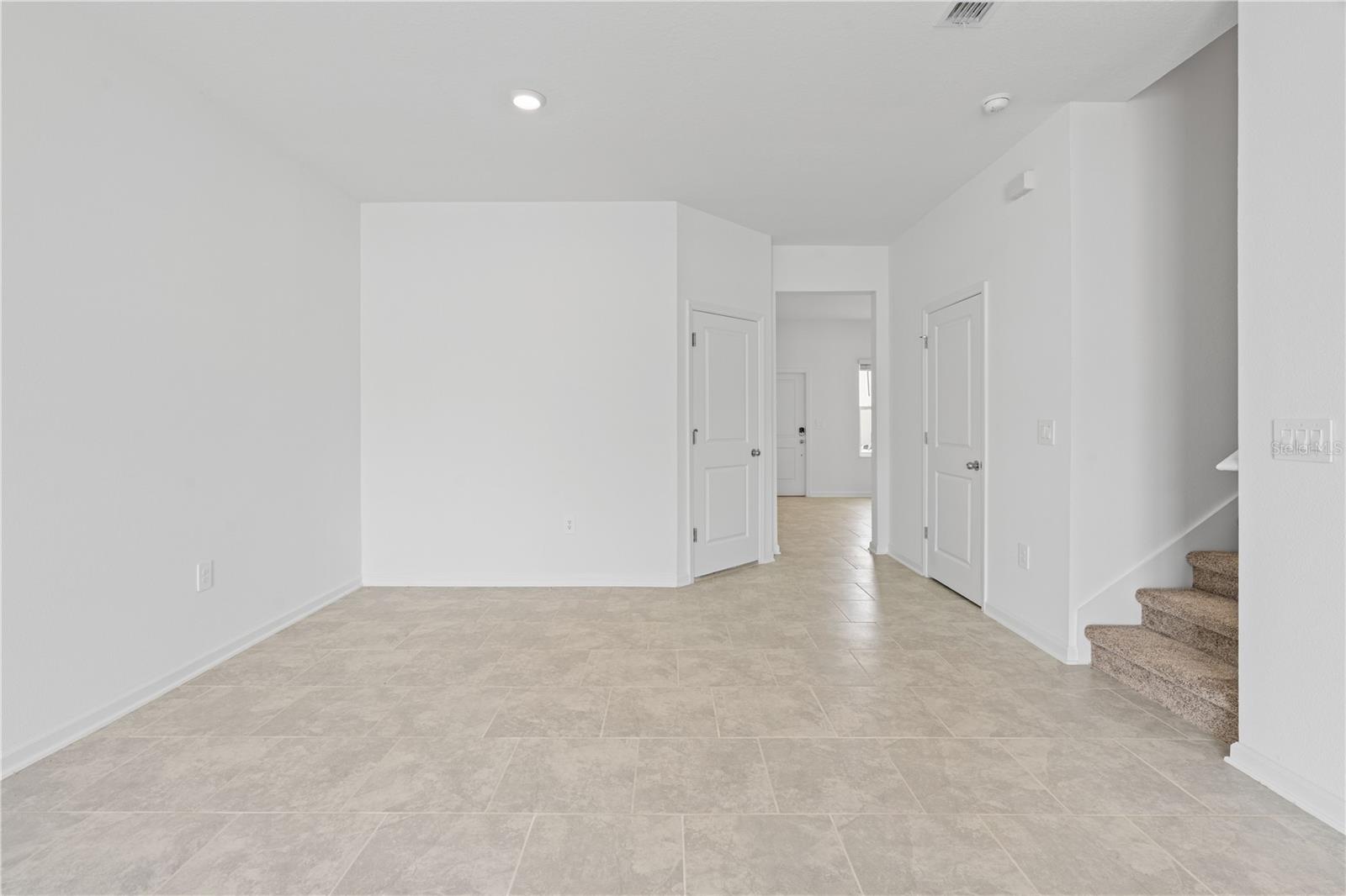 CHATEAU/ASTONIA - Residential Lease