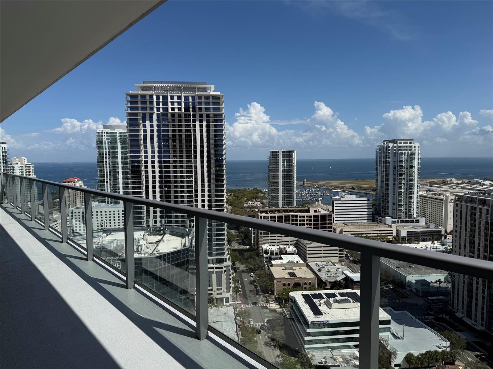 400 CENTRAL - Residential Lease