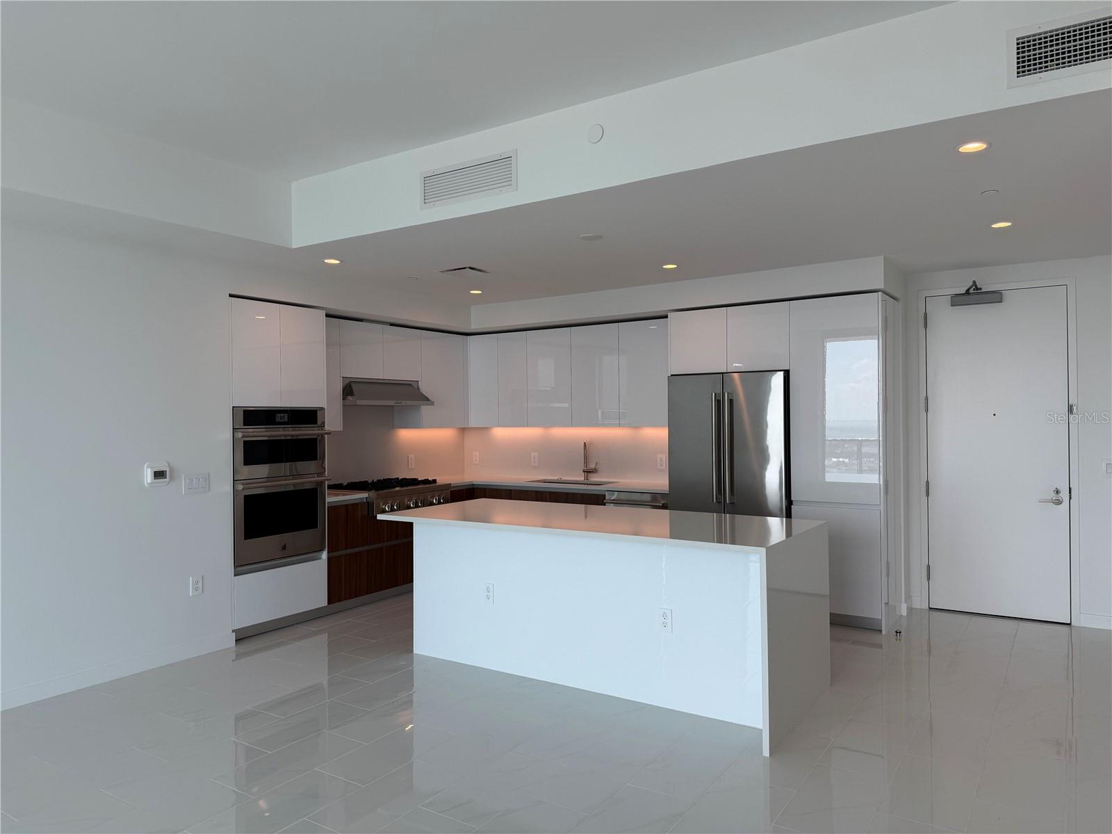 400 CENTRAL - Residential Lease