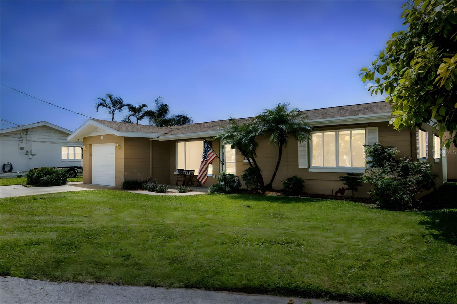 10 VENETIAN CIR