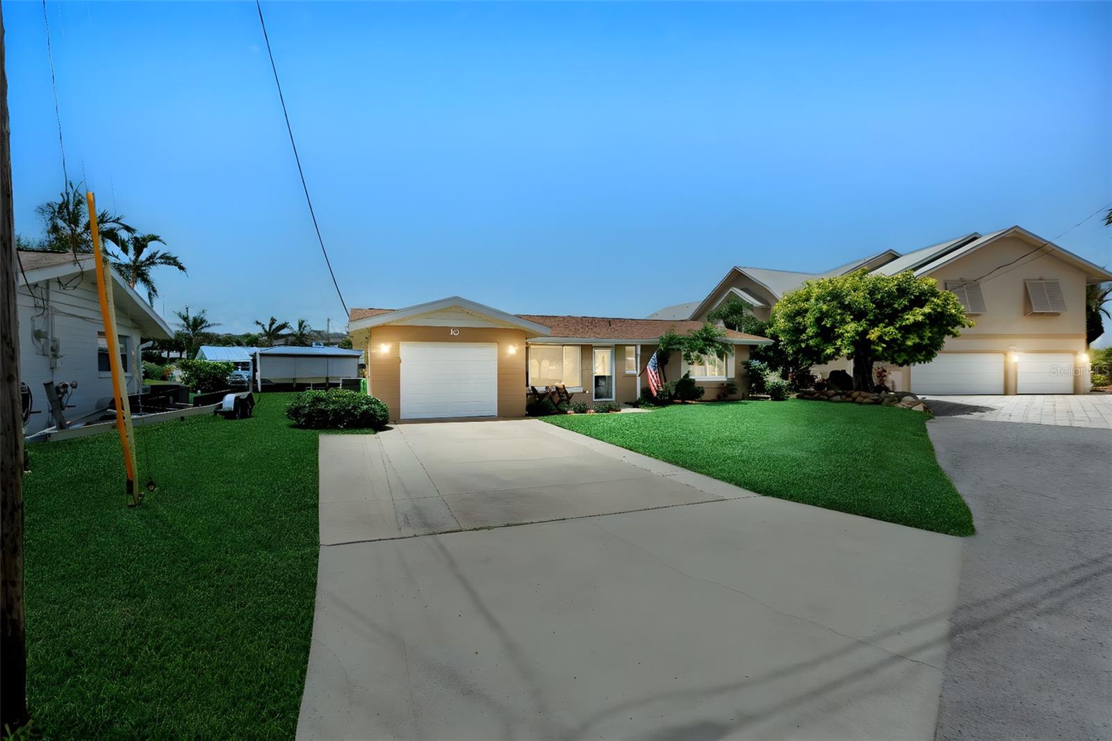 10 VENETIAN CIR