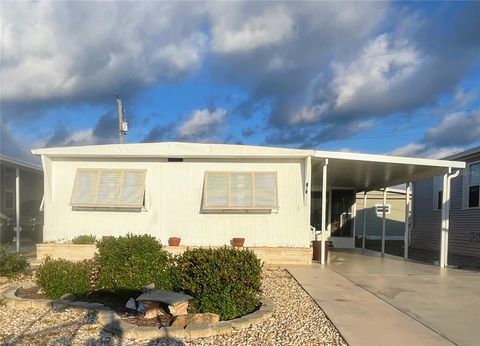 Photo of 808 Bogie St, Venice, FL 34285 (MLS # N6140317)