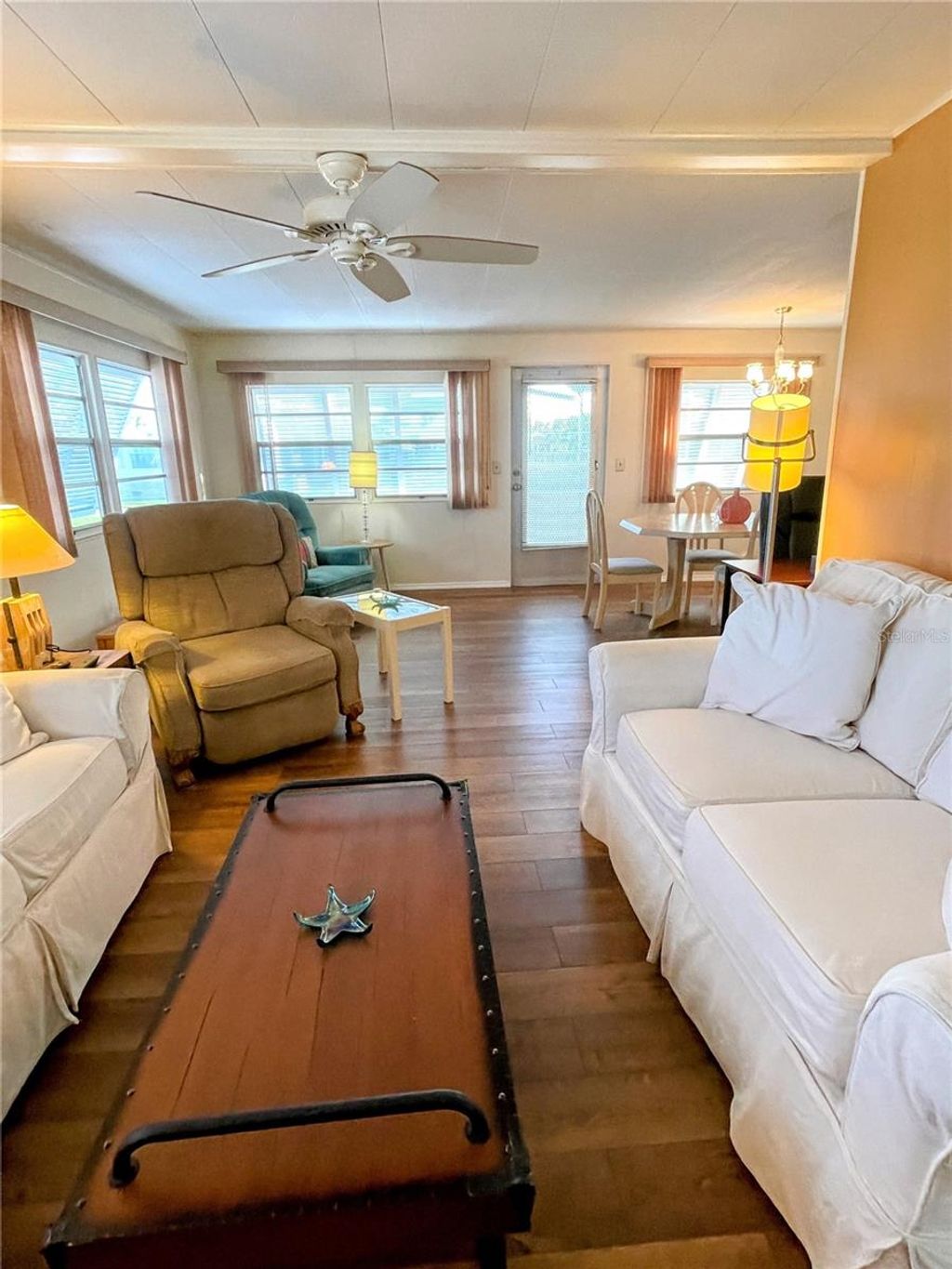 Photo of 808 Bogie St, Venice, FL 34285 (MLS # N6140317)