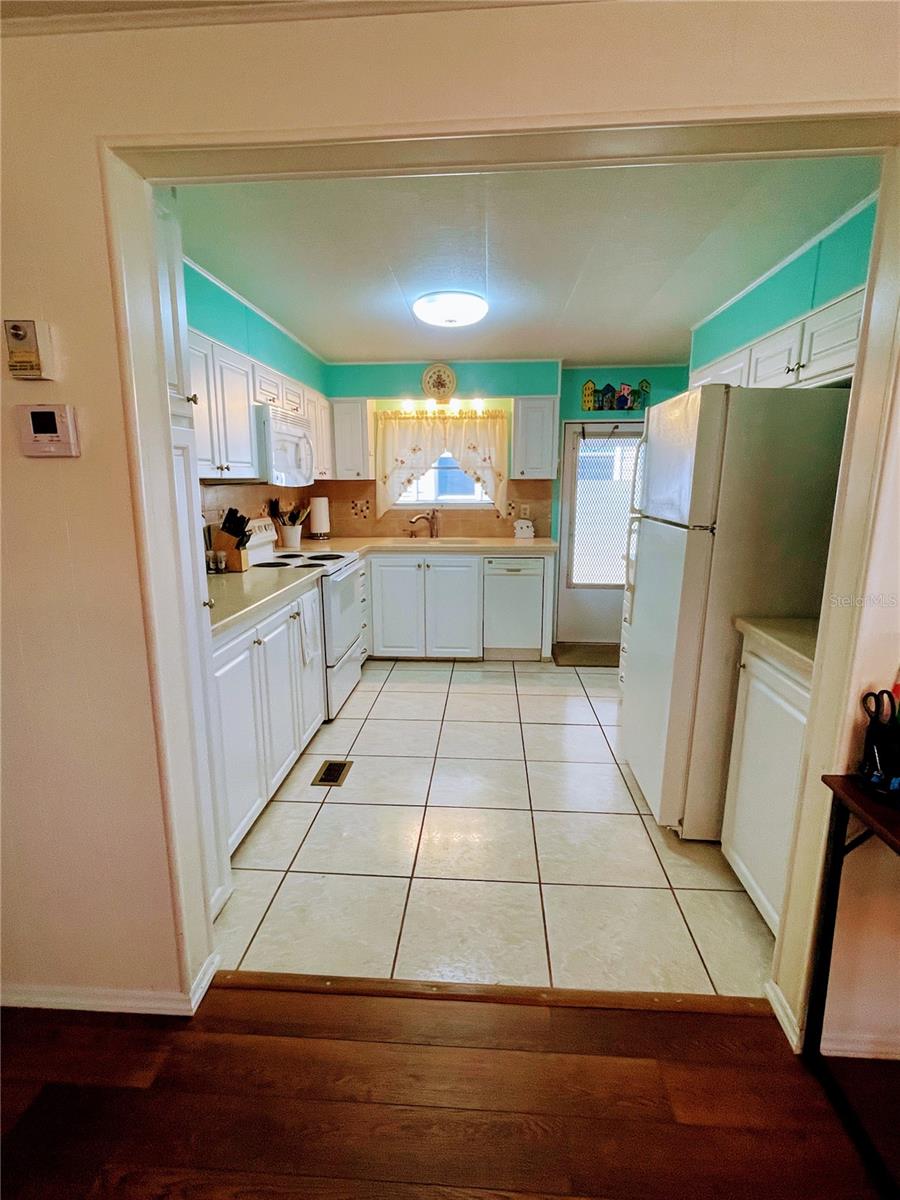 COUNTRY CLUB ESTATES - Residential