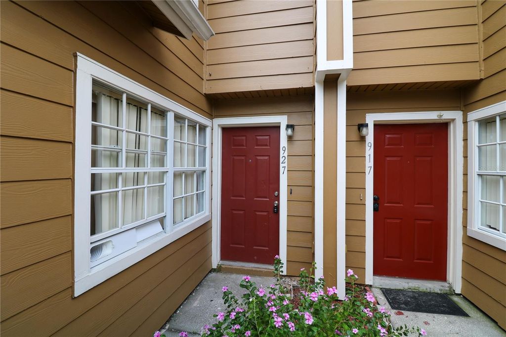 Photo of 927 Washington Palm Loop, Davenport, FL 33897 (MLS # O6333010)