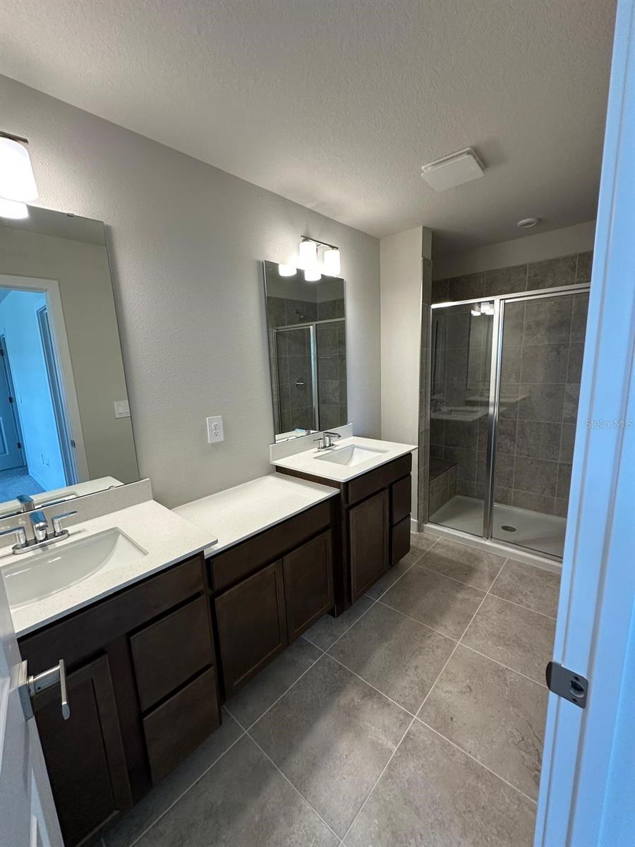 AMBER CREEK TOWNHOMES AT LAKEWOOD RANCH - Residential Lease