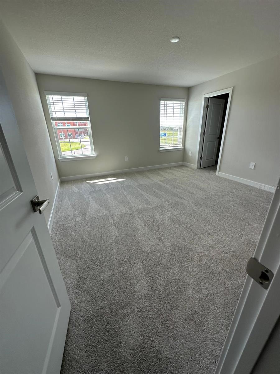 AMBER CREEK TOWNHOMES AT LAKEWOOD RANCH - Residential Lease