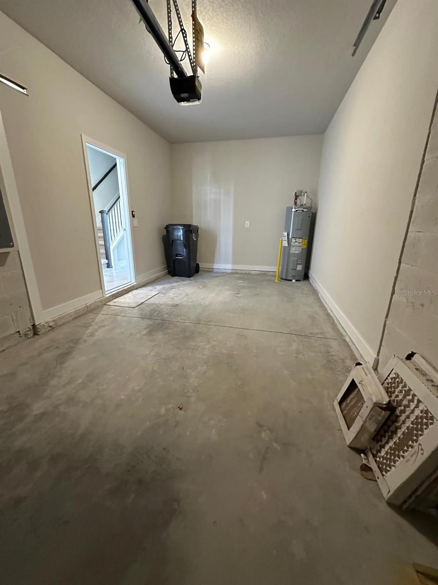 AMBER CREEK TOWNHOMES AT LAKEWOOD RANCH - Residential Lease