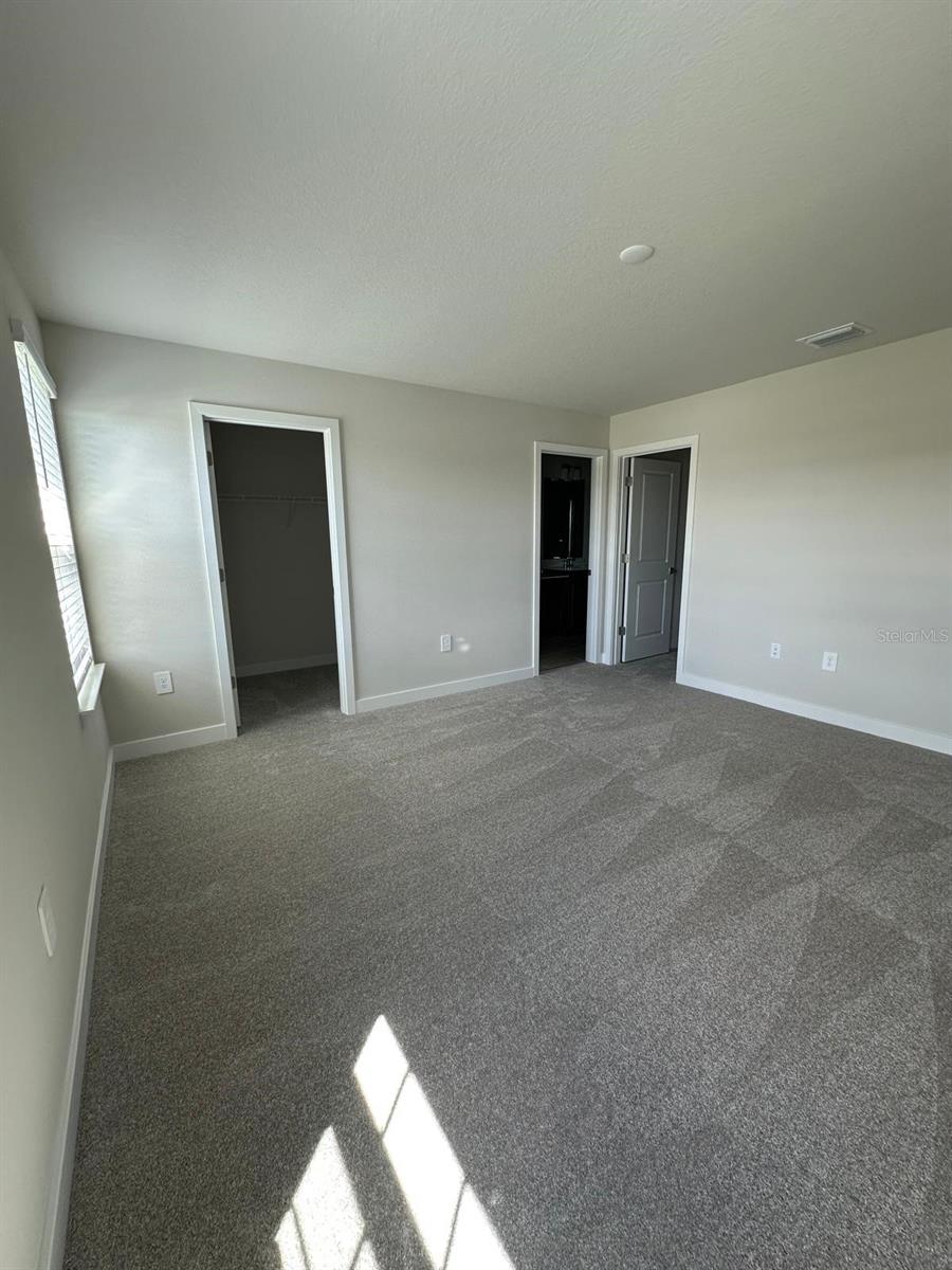AMBER CREEK TOWNHOMES AT LAKEWOOD RANCH - Residential Lease