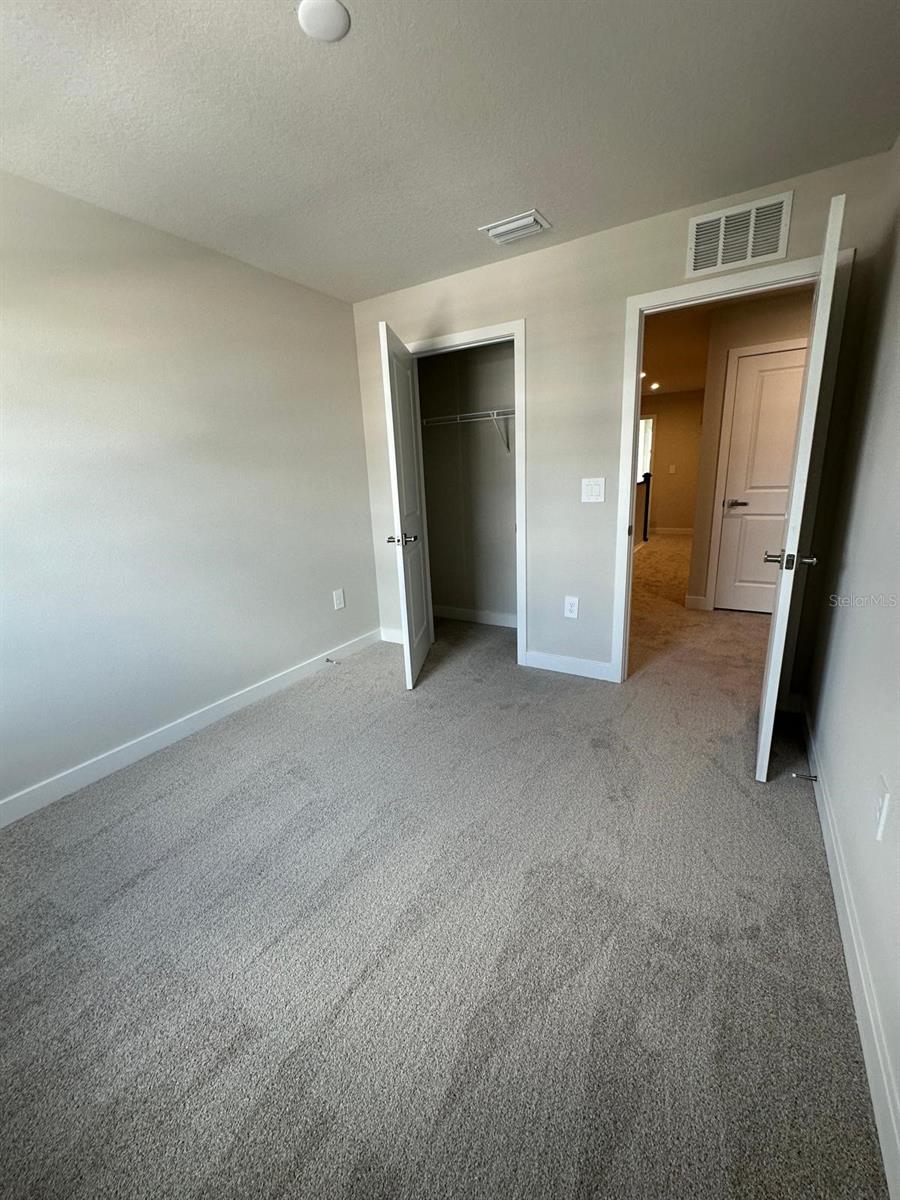 AMBER CREEK TOWNHOMES AT LAKEWOOD RANCH - Residential Lease