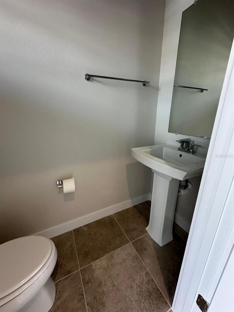 AMBER CREEK TOWNHOMES AT LAKEWOOD RANCH - Residential Lease
