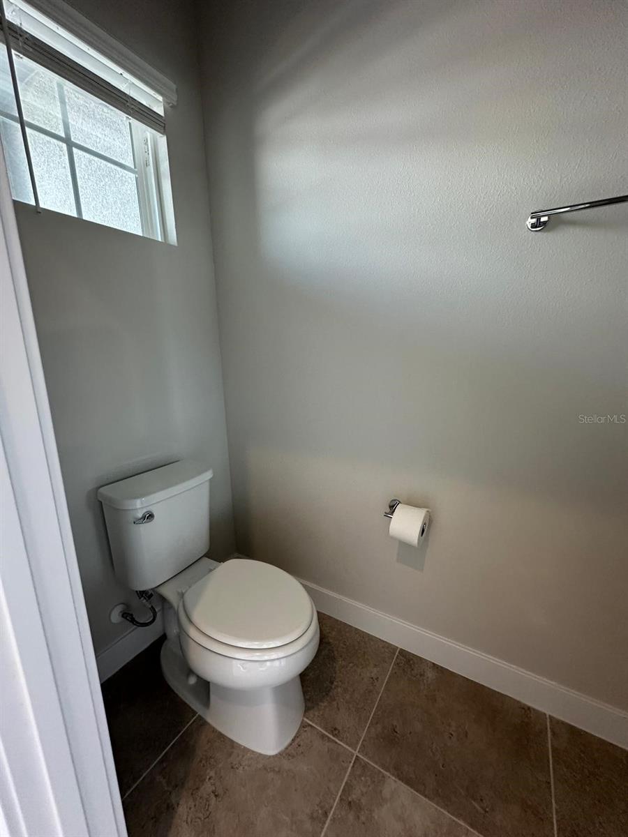 AMBER CREEK TOWNHOMES AT LAKEWOOD RANCH - Residential Lease