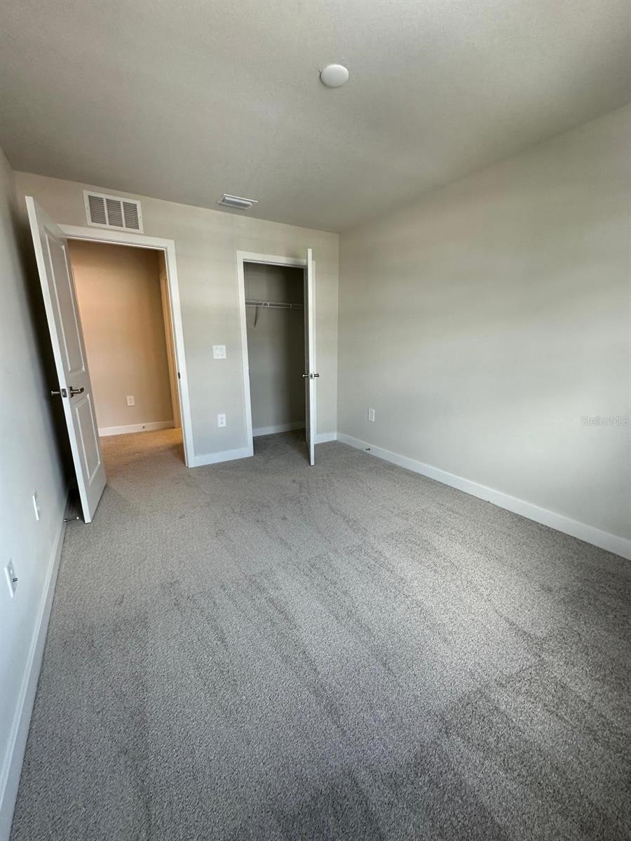 AMBER CREEK TOWNHOMES AT LAKEWOOD RANCH - Residential Lease