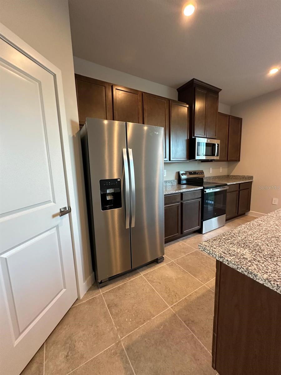 AMBER CREEK TOWNHOMES AT LAKEWOOD RANCH - Residential Lease