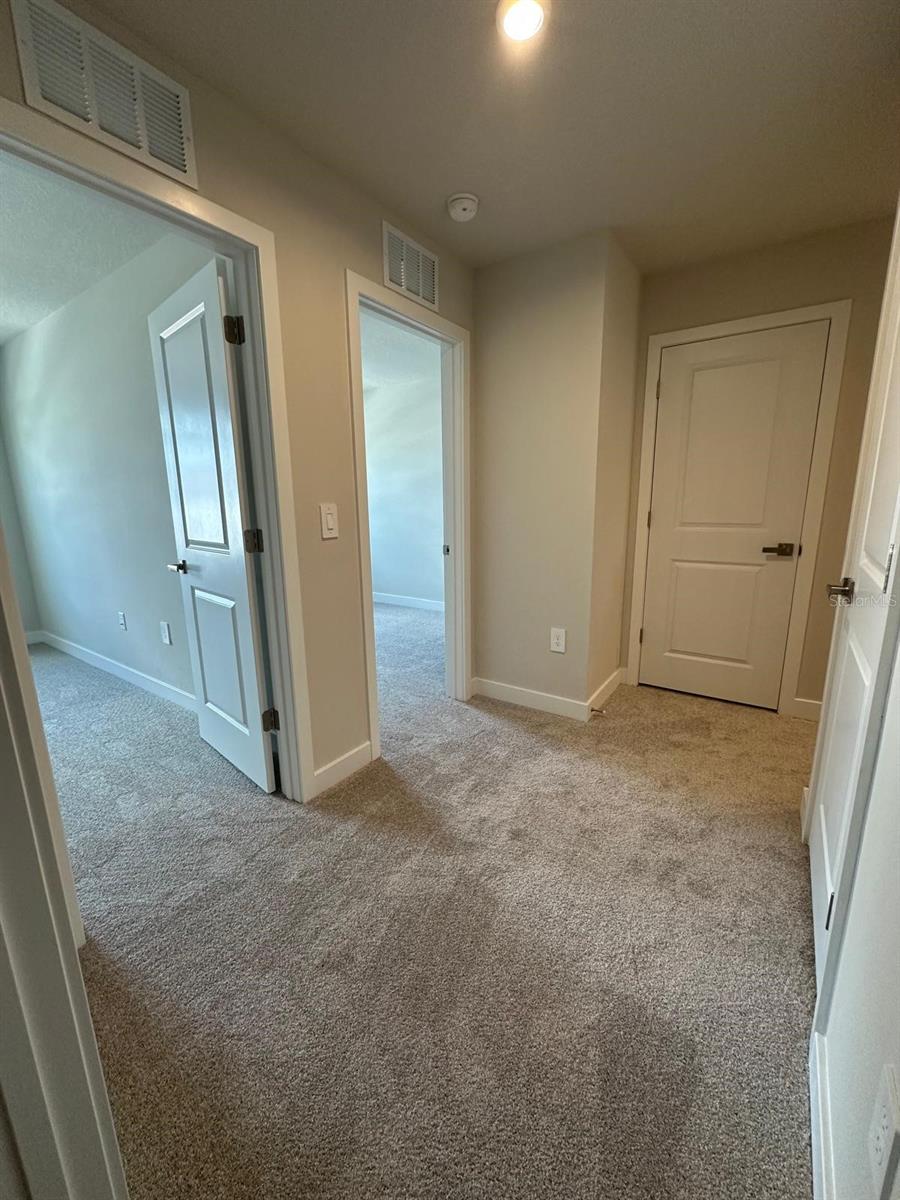 AMBER CREEK TOWNHOMES AT LAKEWOOD RANCH - Residential Lease