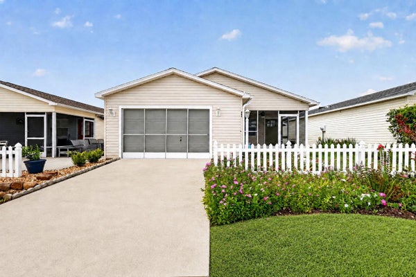 483 HILDALGO DR, LADY LAKE, FL 32159 - Image f73e73b110e88d57e6df2d65a307e828/1778855669
