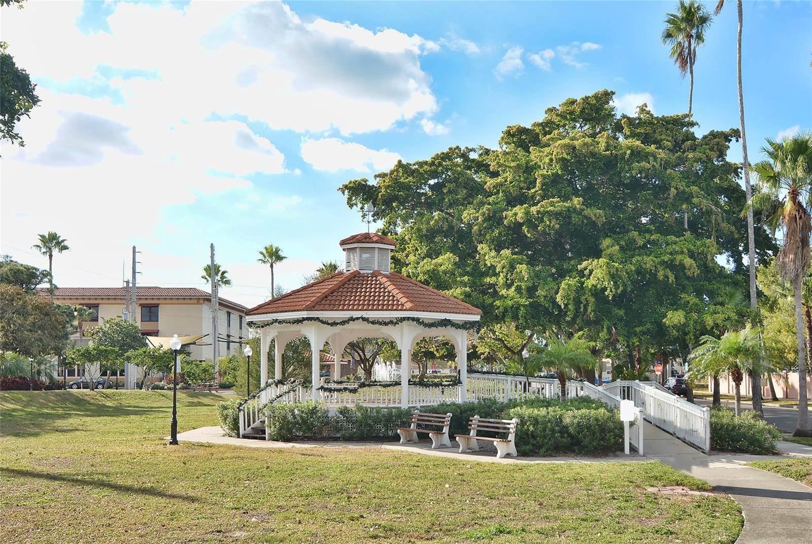 VENICE GARDENS - Residential
